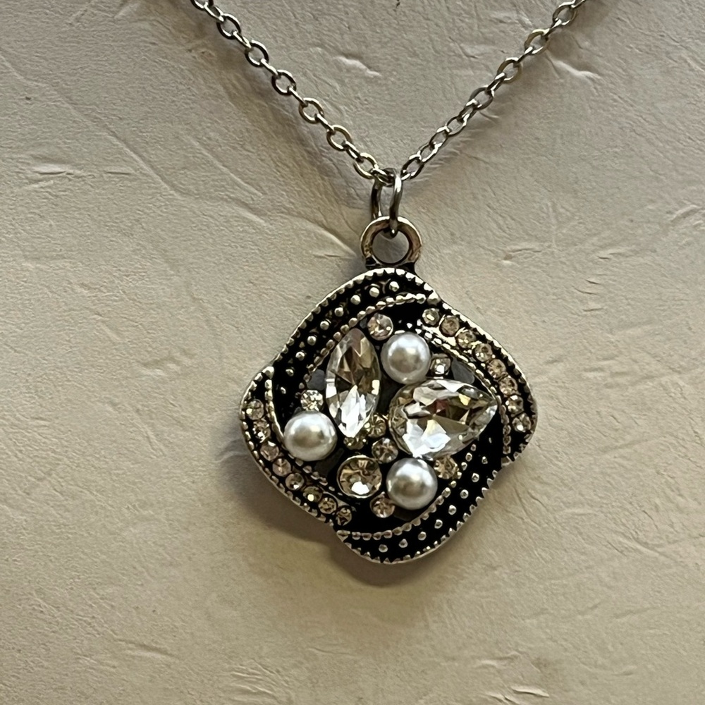 Ornate Silver and Black Vintage-Inspired Necklace - Picture 3 of 5